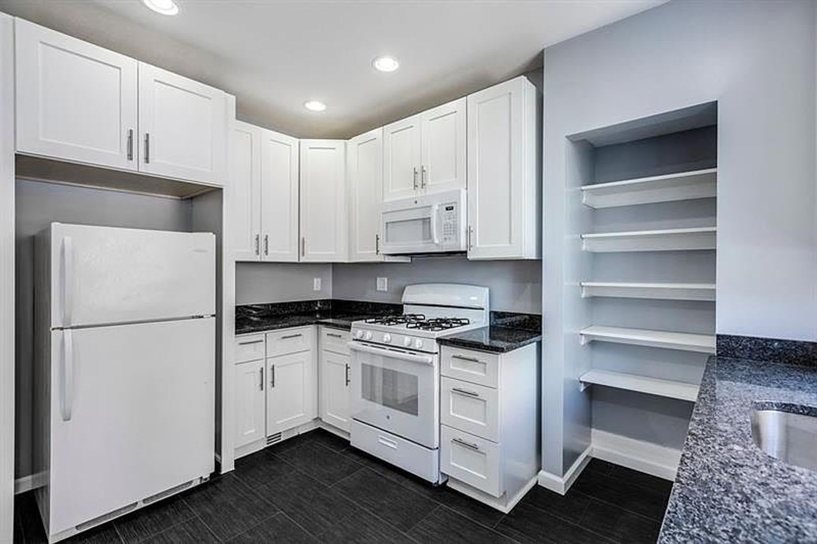 PRIME CENTRAL LAWRENCEVILLE 2 BEDROOM HOME – photo 2