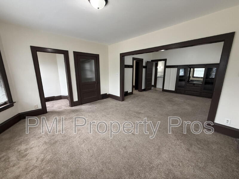 2532 N 37th St – photo 3