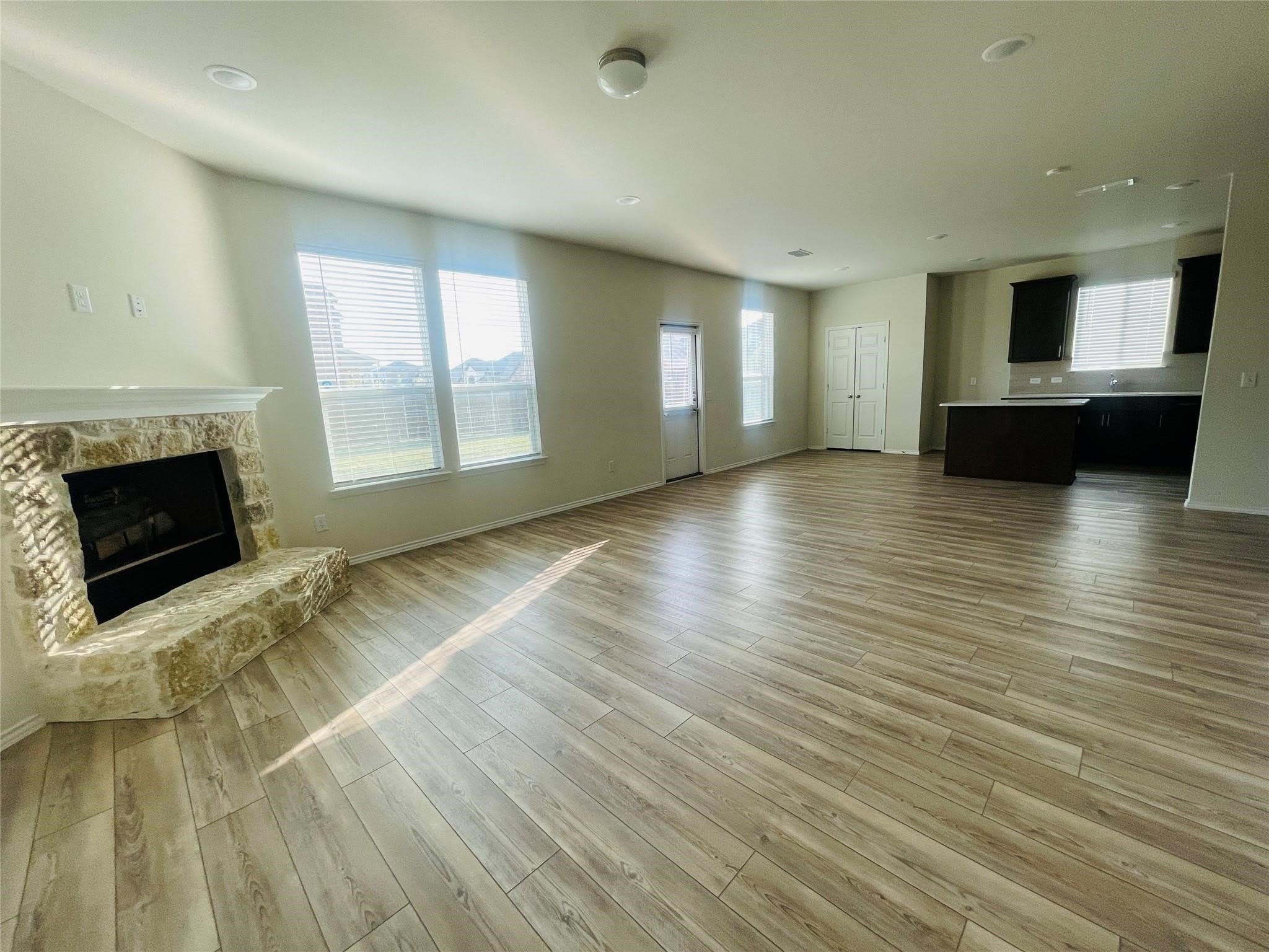 911 Cormorant Street – photo 4