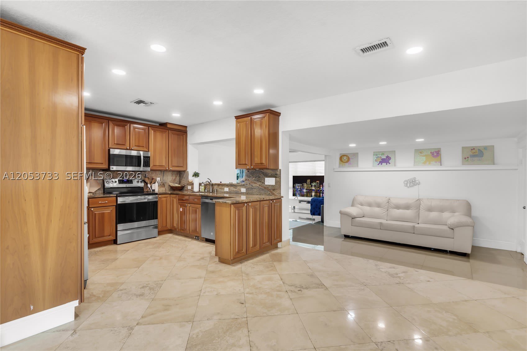 2424 NE 18th Ave – photo 4