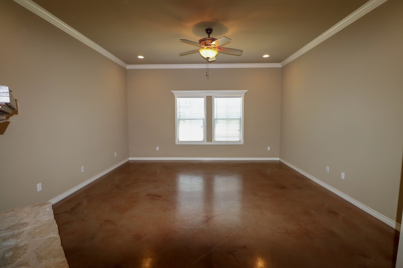 Available Now: 4 bedroom house – photo 1