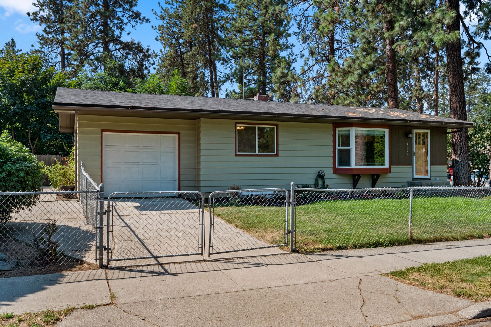**Free Month of Rent** South Hill Corner Lot 5 Bed 1 Bath updated Home Available NOW – photo 2