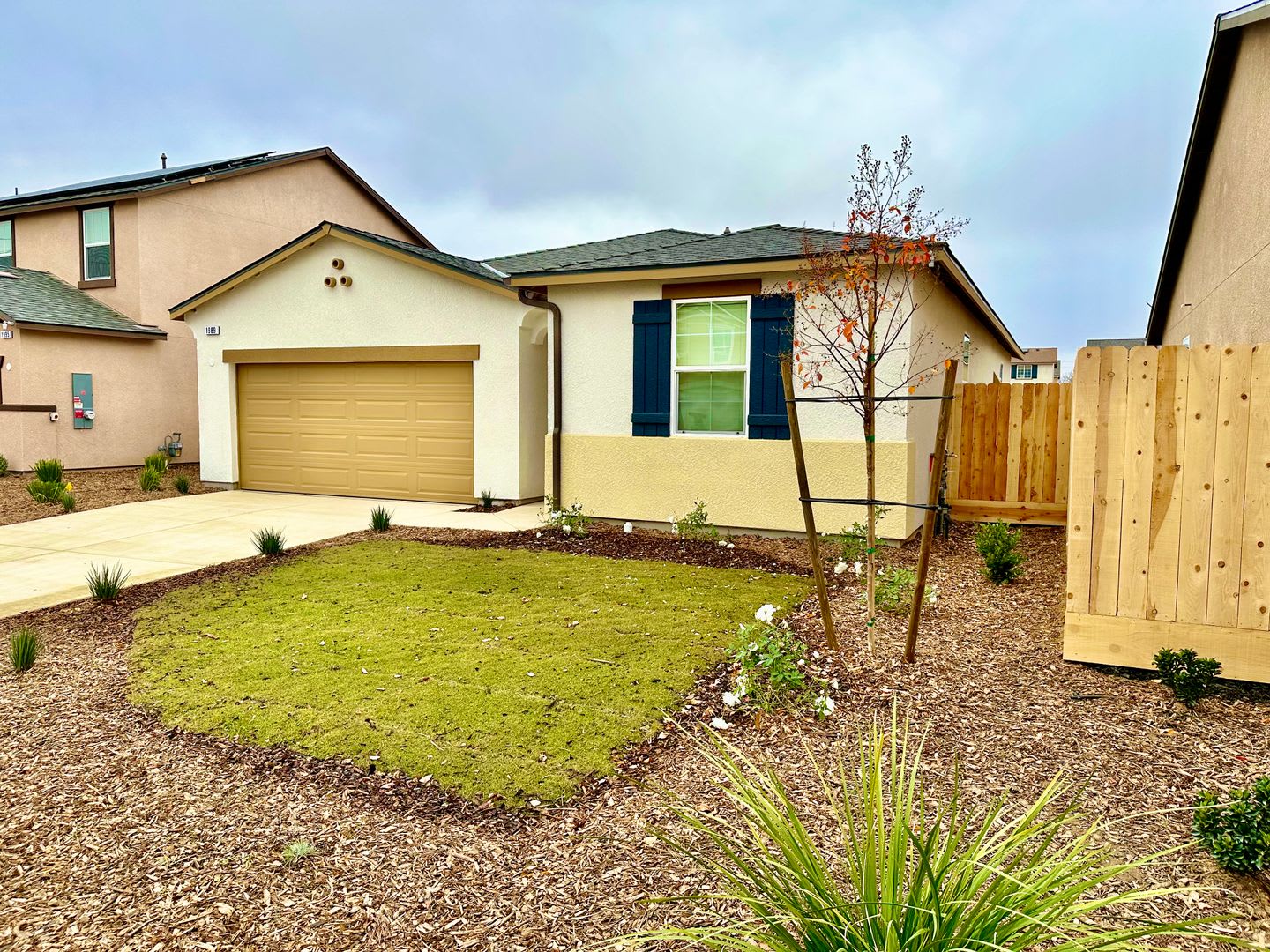 Newer 3 Bedroom 2 Bathroom Home Available Now – photo 2