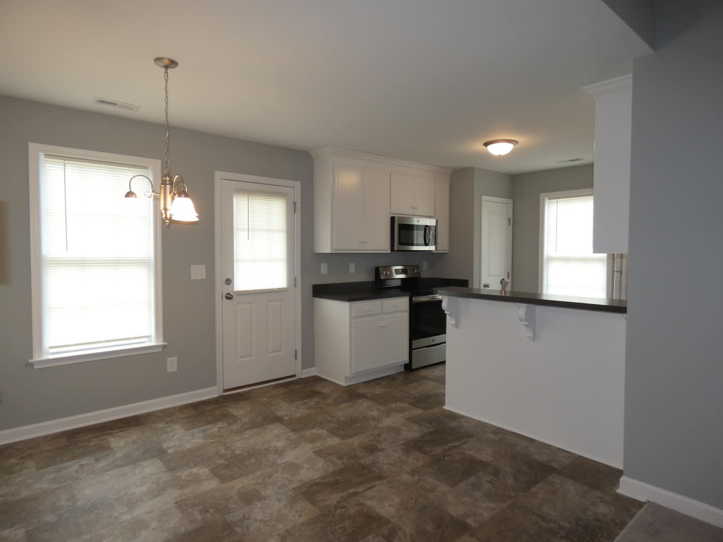 One Story House for Rent -3 bedrooms! – photo 3