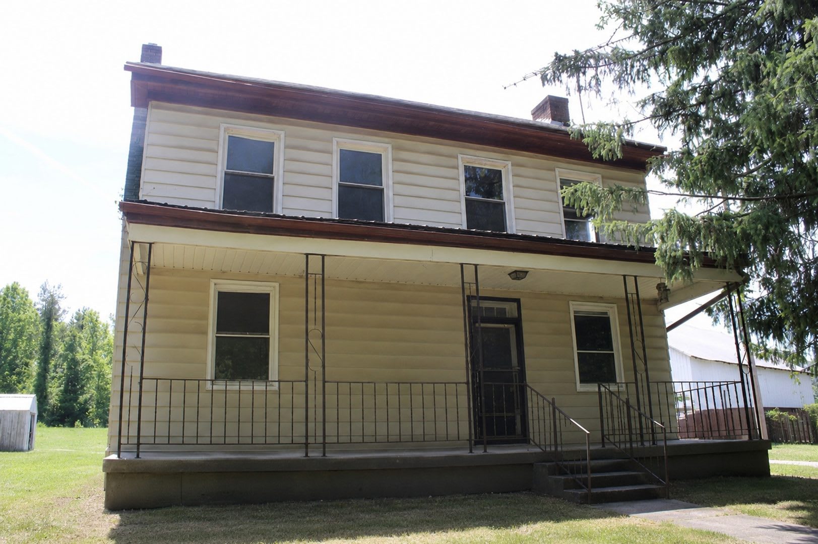 Single Family Farmhouse with Outdoor Storage – photo 1