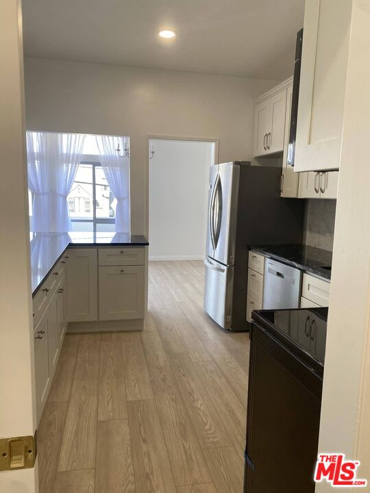 511 San Vicente Boulevard – photo 2