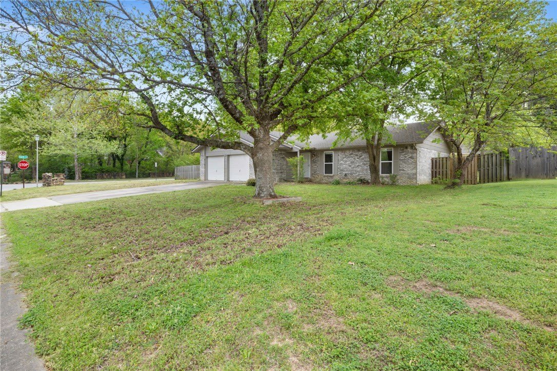 2146 Loren Circle – photo 2