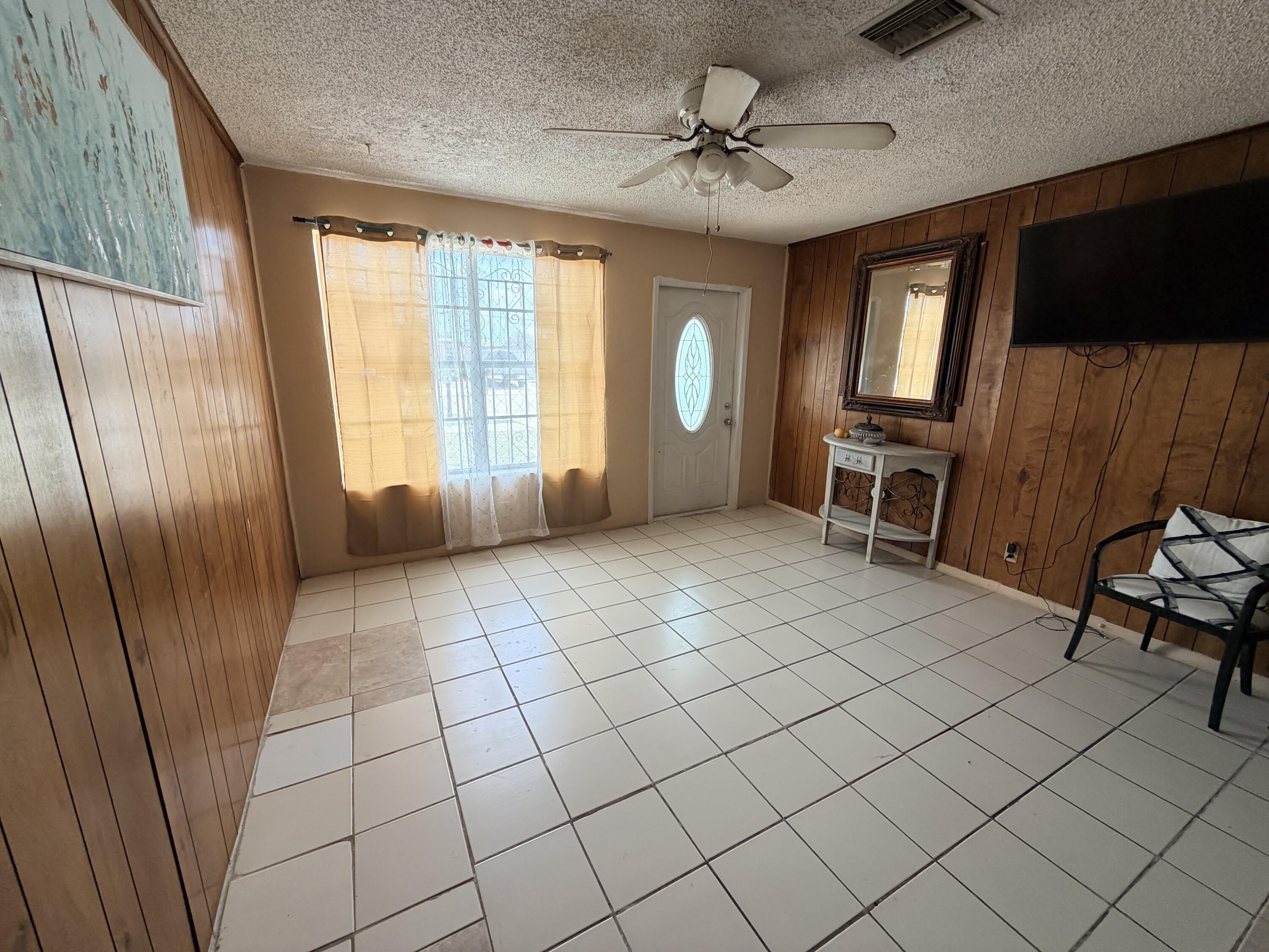 2033 Longwood Road – photo 5