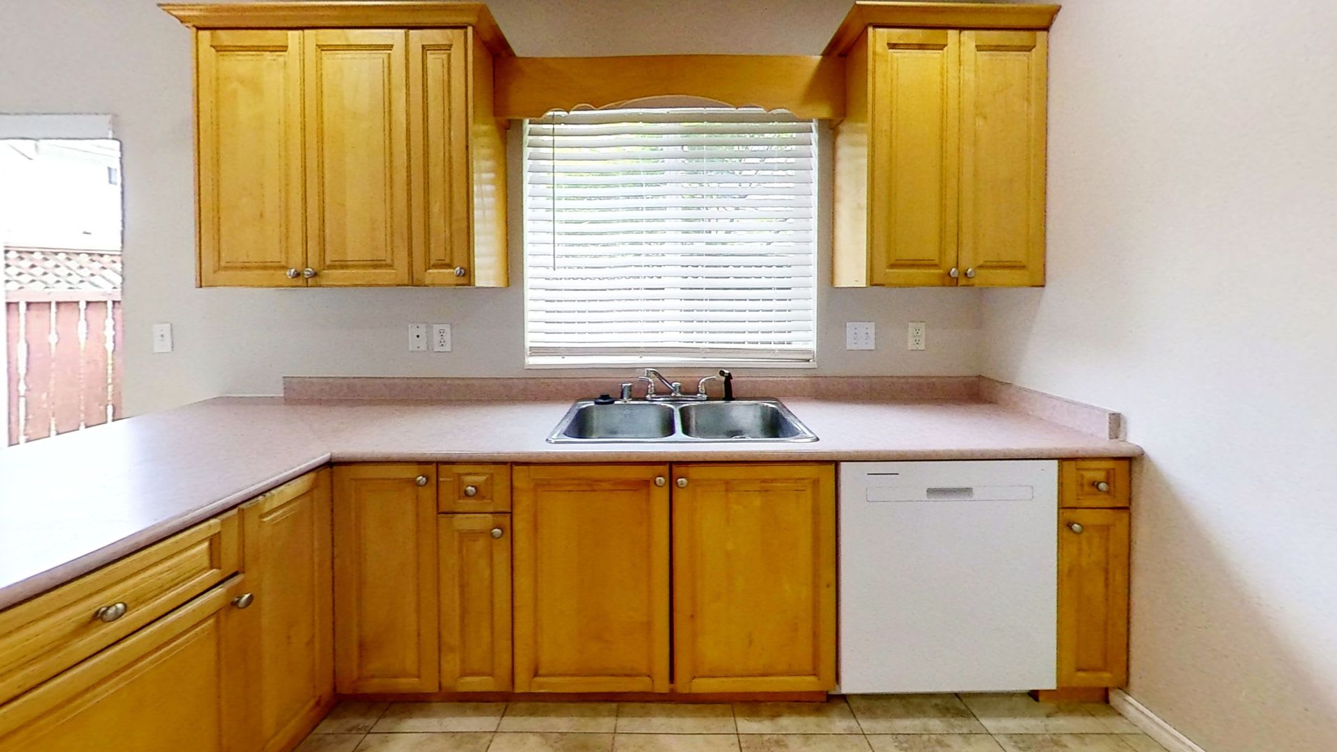 Rent Special 500 Off Of First Month 3 Bedroom 2 5 Bath In The Cordata Meridian Area – photo 3