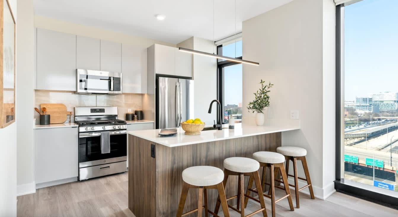 1000 W Van Buren St – photo 1