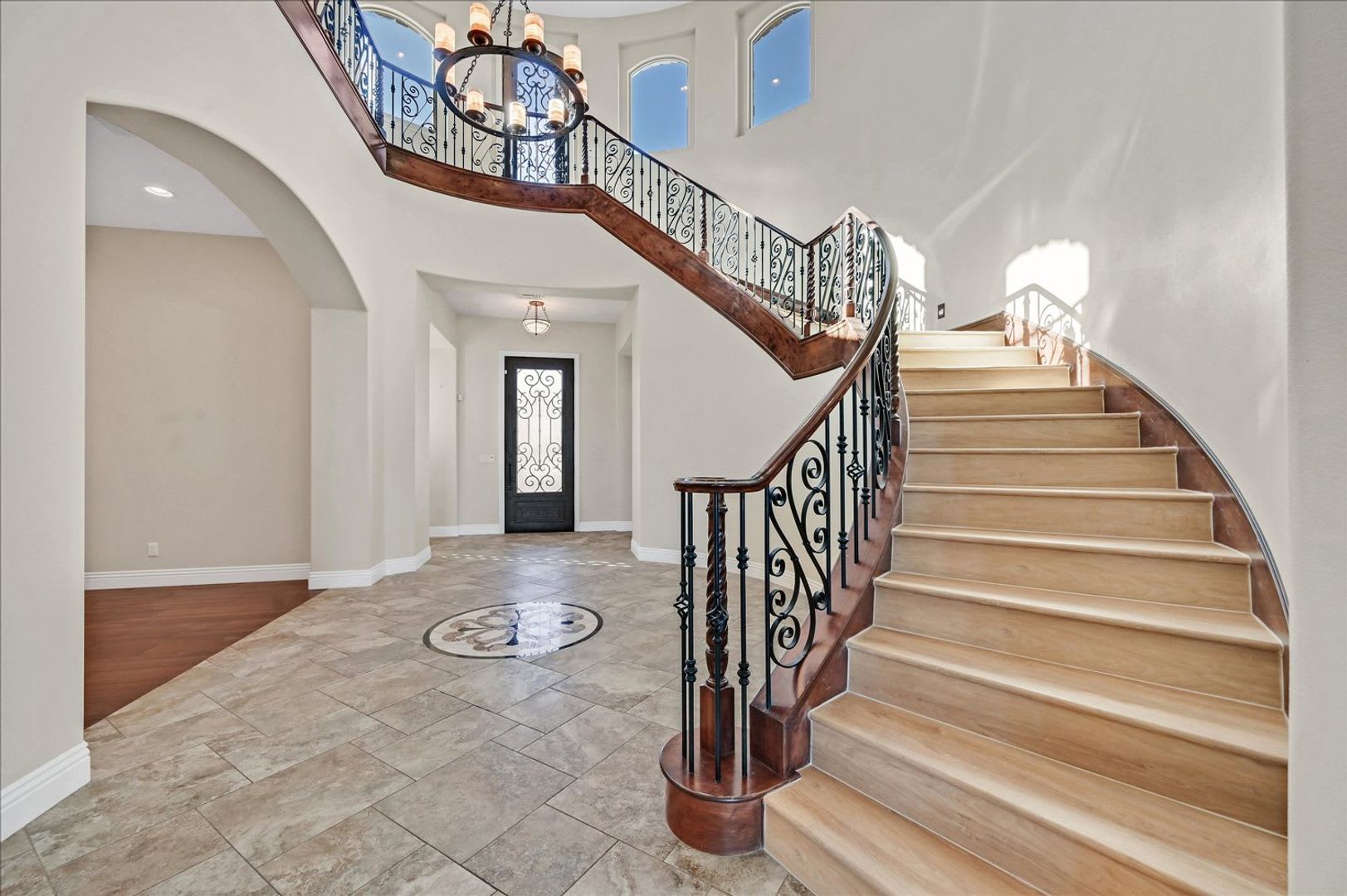 Custom Luxury Home With Strip And Mountain Views – photo 3