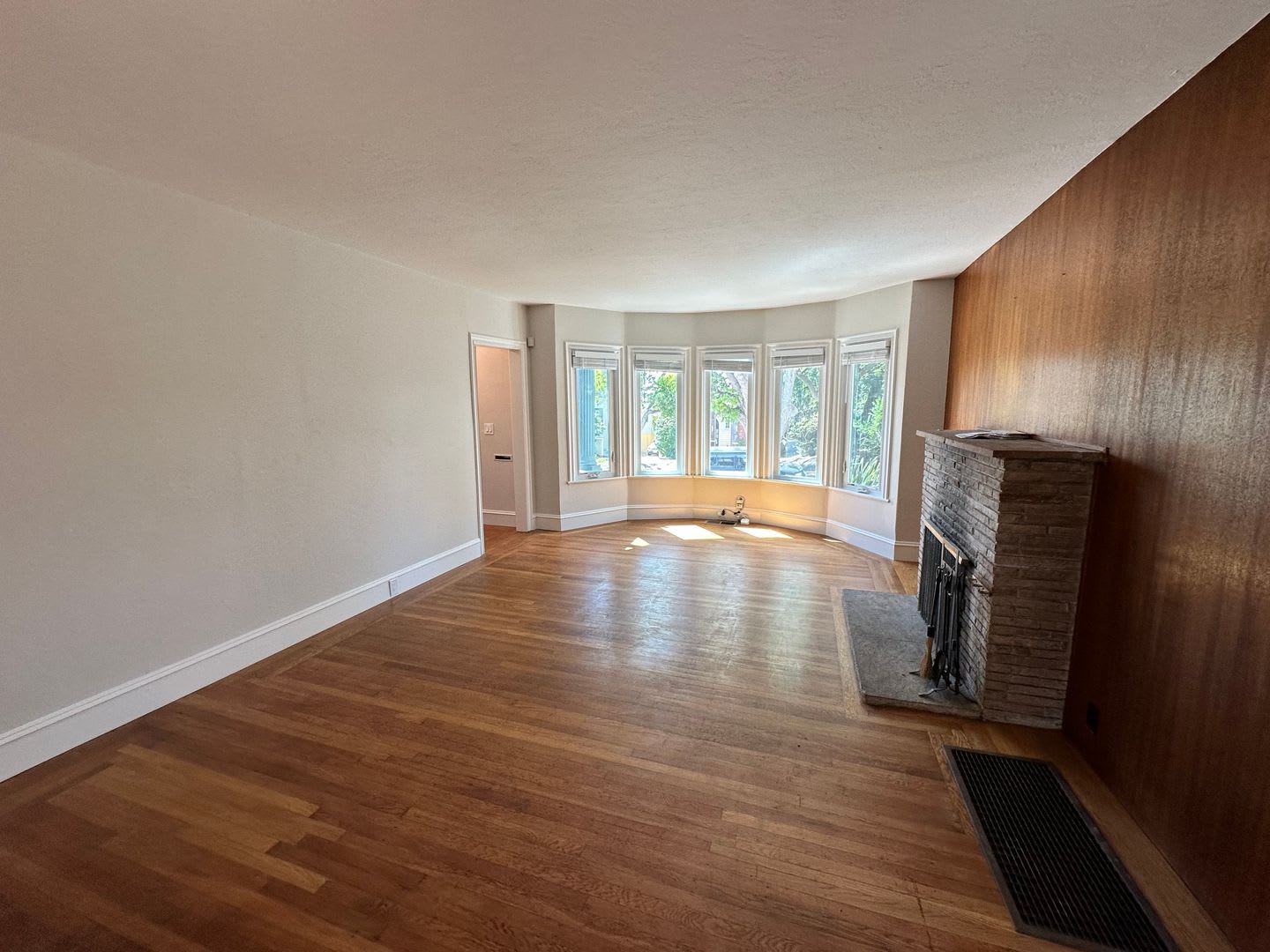 Charming 2Br Berkeley Home With Updated Kitchen Garage Backyard – photo 3