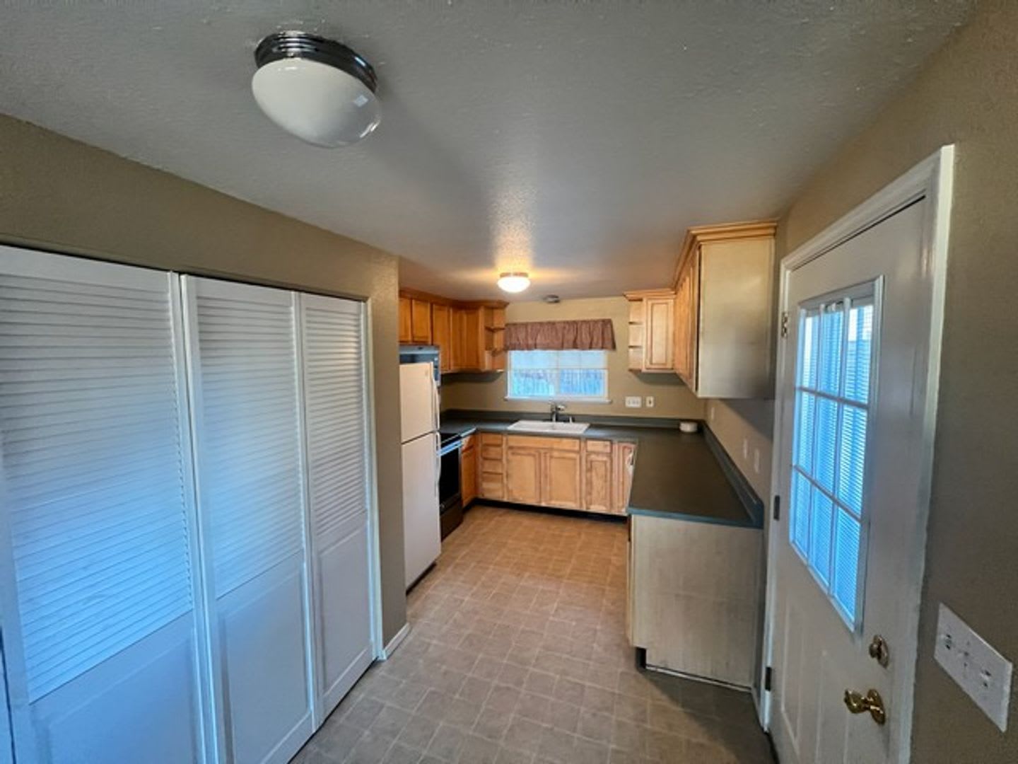 <b> Two Bedroom Duplex by Sparks High School<br><br> – photo 4