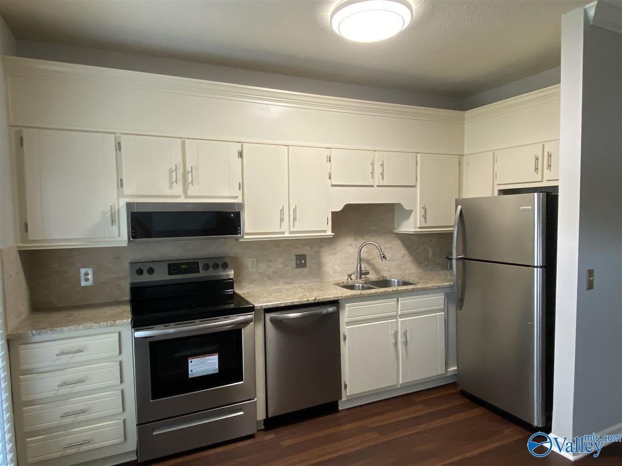 8136 Oldfield Road – photo 3
