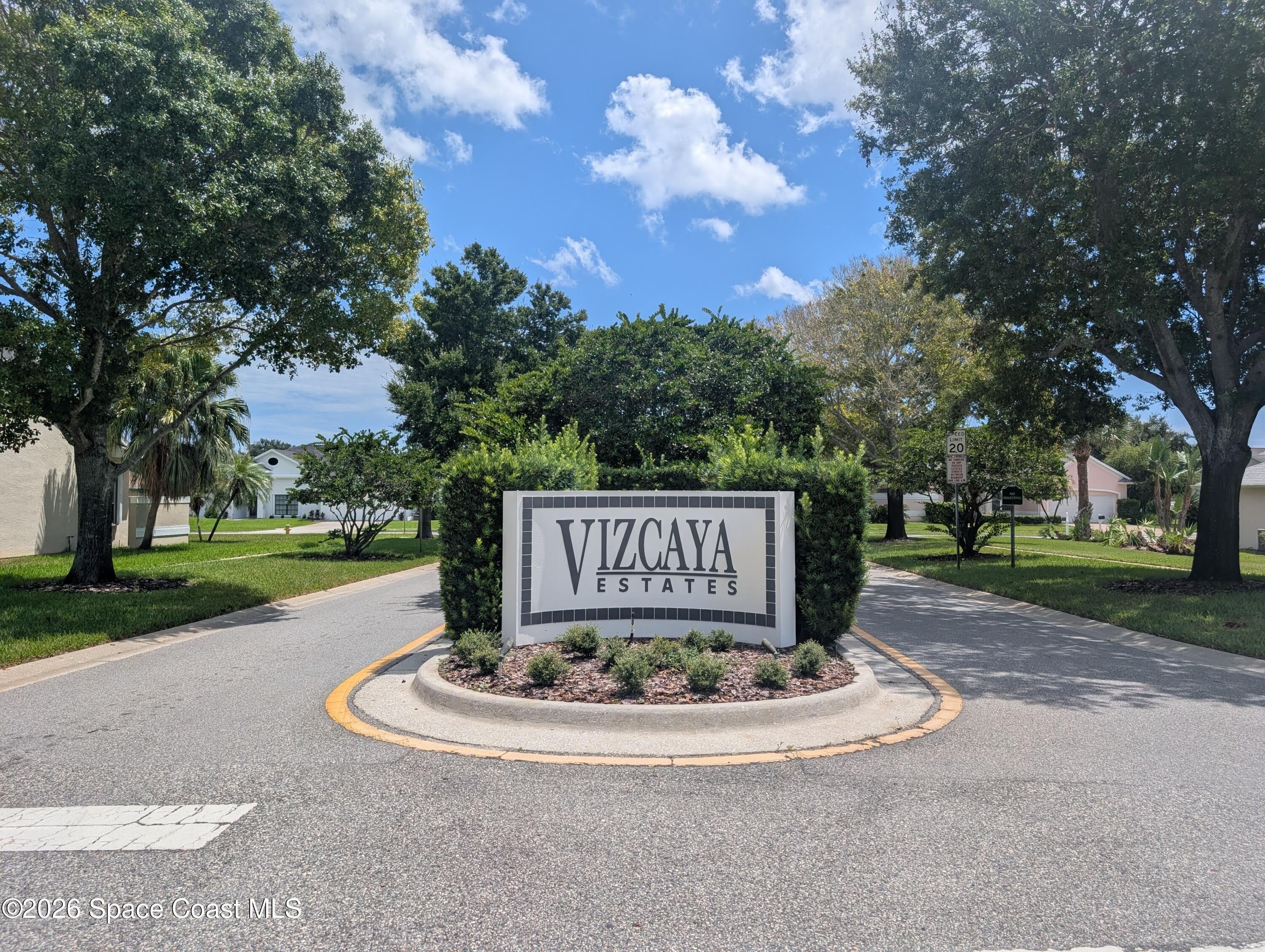 447 Lake Victoria Circle – photo 2