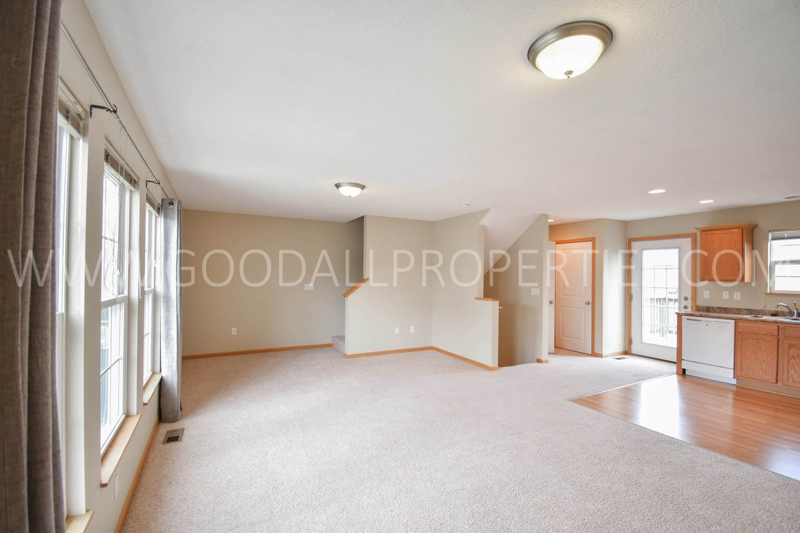 Now $1,550! Spacious Urbandale Townhome with 2-Car Garage, Deck & Lawn Care Included – photo 2