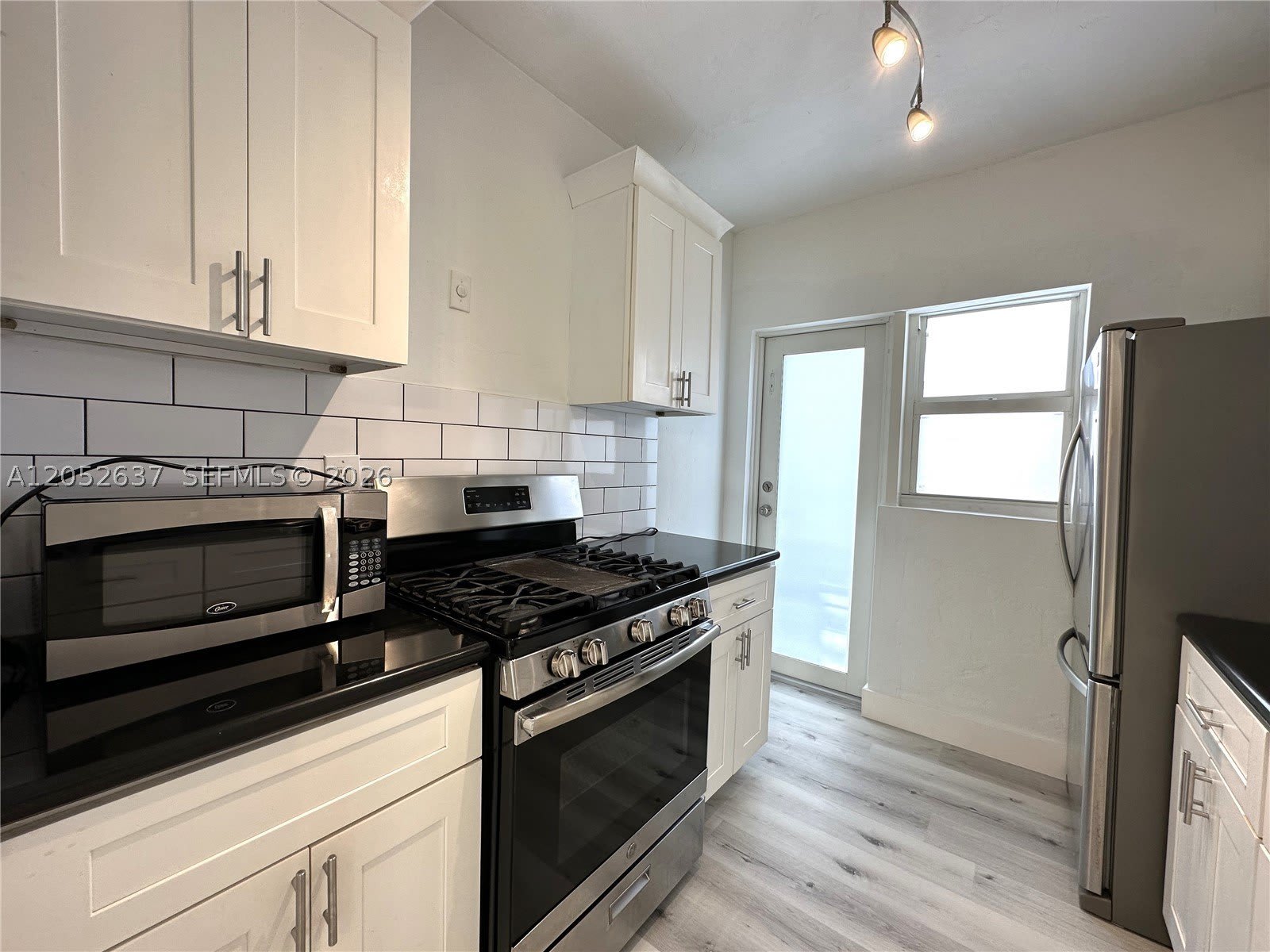 955 Bay Dr – photo 4