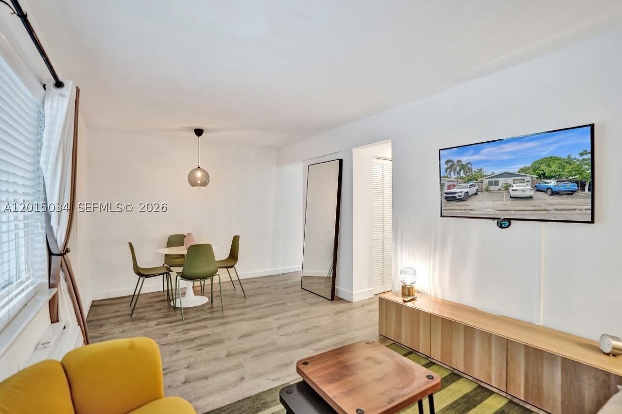 1239 NE 15th Ave – photo 1