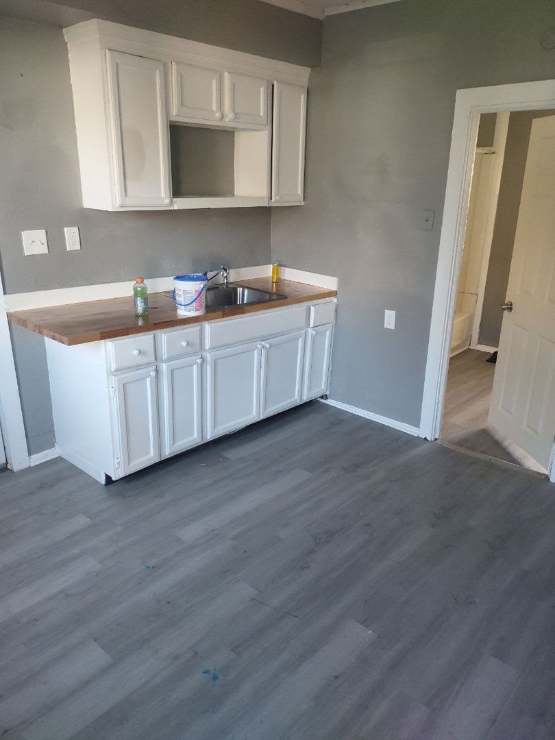 Cozy & Affordable 2-Bedroom Home at 4501 Hyde Ave – photo 3