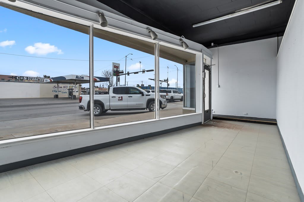 105 W Broadway – photo 3