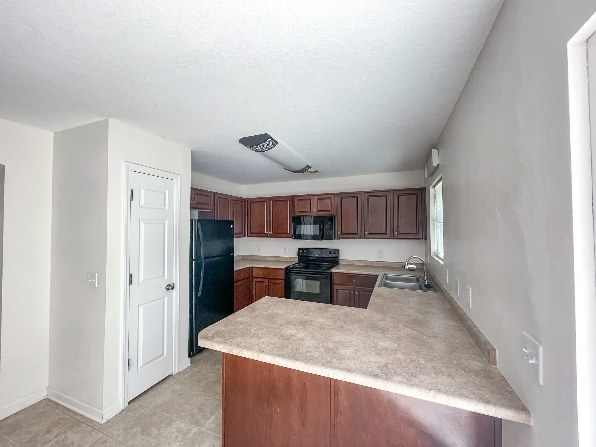 338 South Bridgeport Drive – photo 4