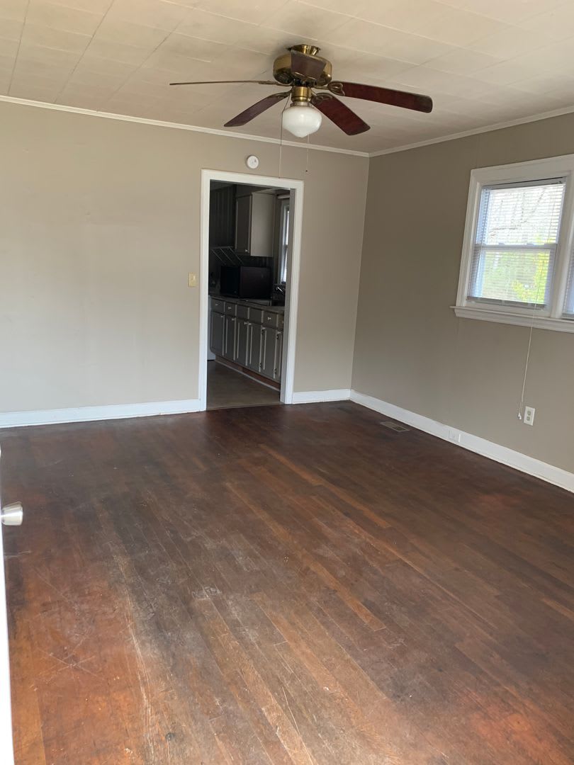235 East – photo 4