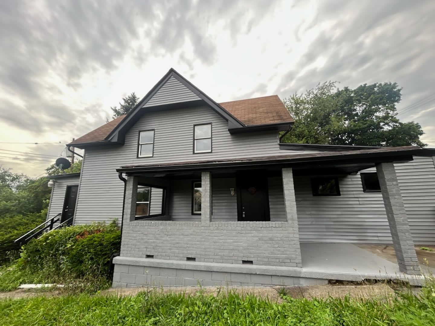 Newly Update 3 bedroom 1 bath house for rent in Port Vue! – photo 1