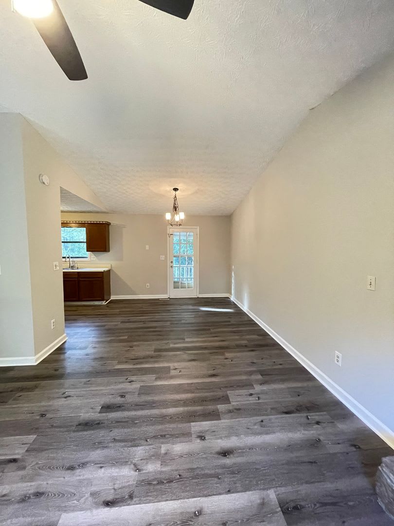 Updated 4 Bedroom 2 Bath Home Near In Dallas – photo 5