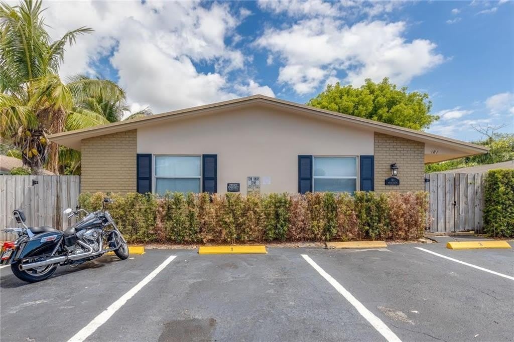 181 NW 42nd Street – photo 1