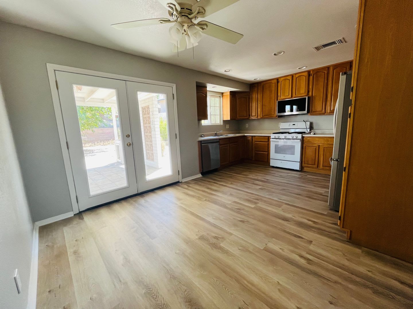 1212 Carson St – photo 4