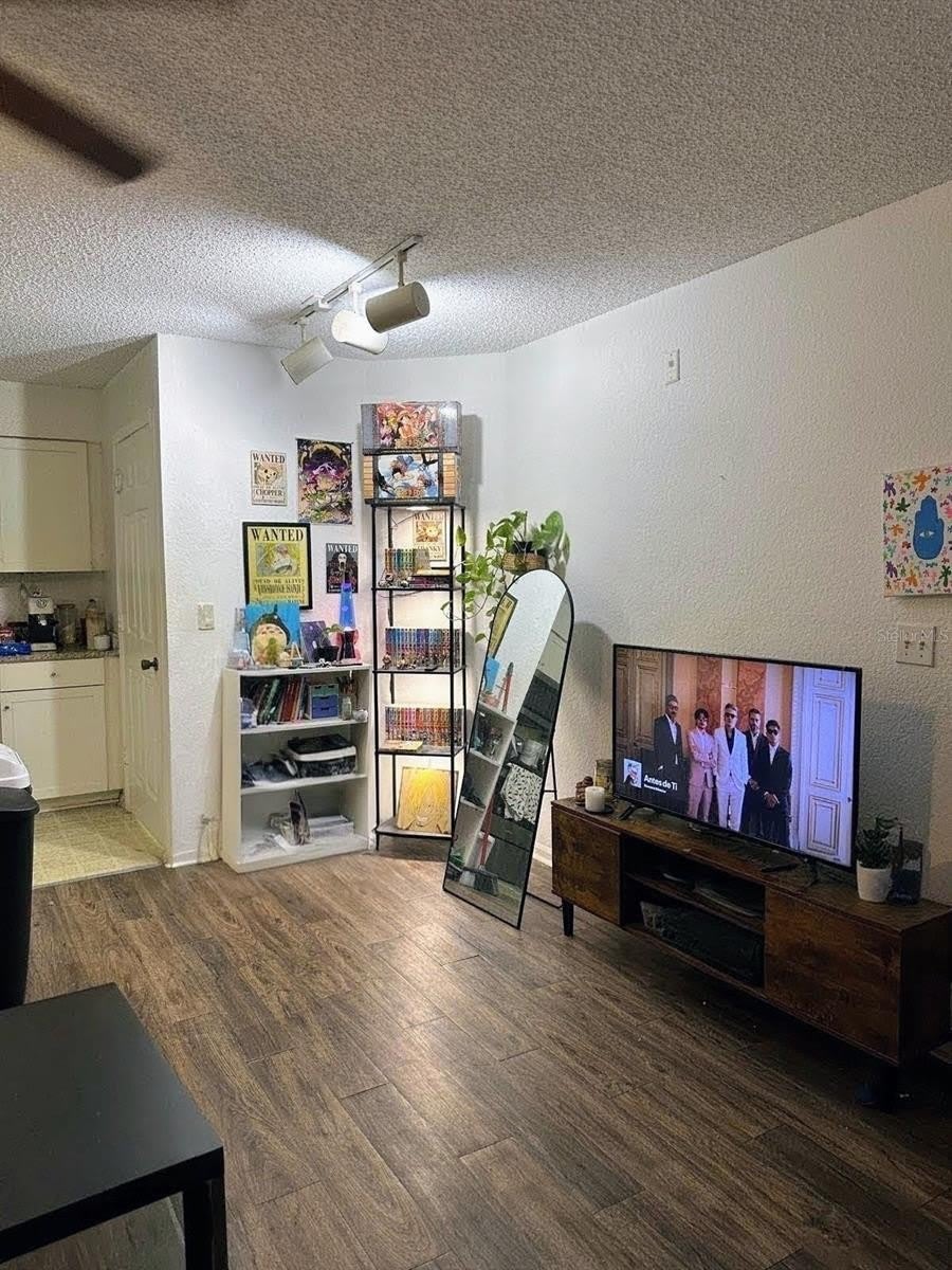 2214 METROPOLITAN Way – photo 4