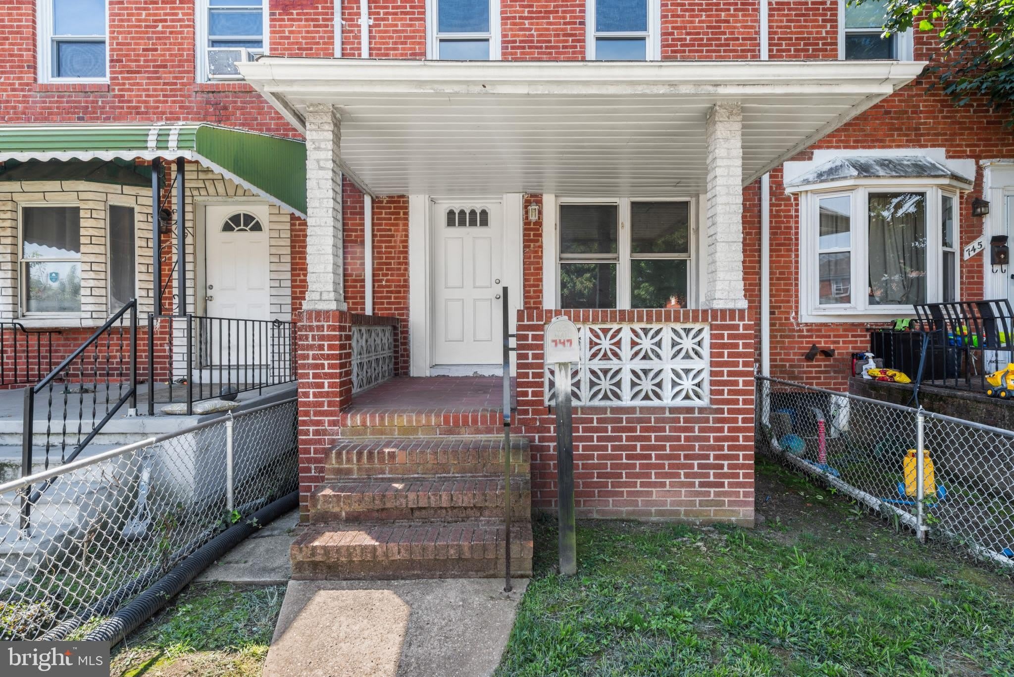 747 ARNCLIFFE Road – photo 2