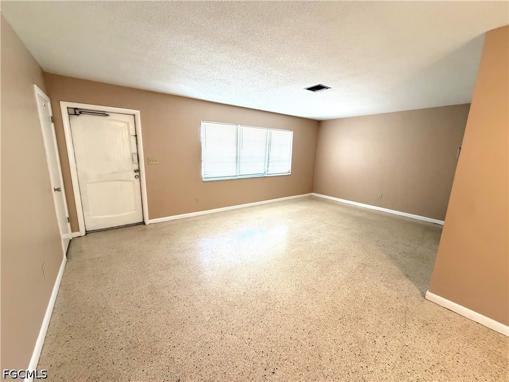 1407 Juddale Street E – photo 3