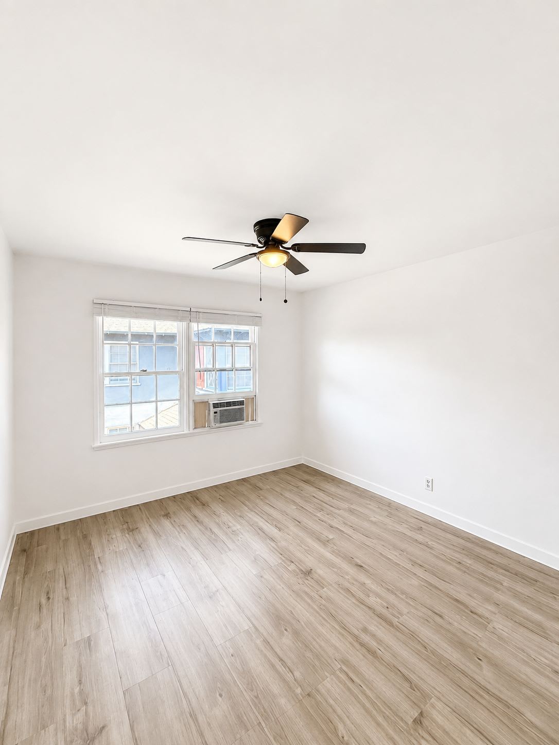 13515 Moorpark St – photo 4