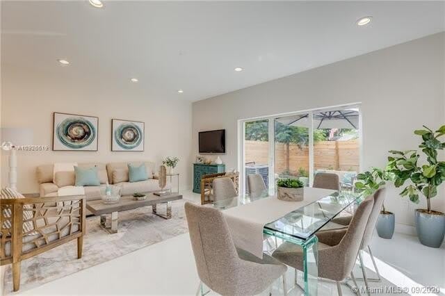 684 Ne 43Rd Street – photo 1