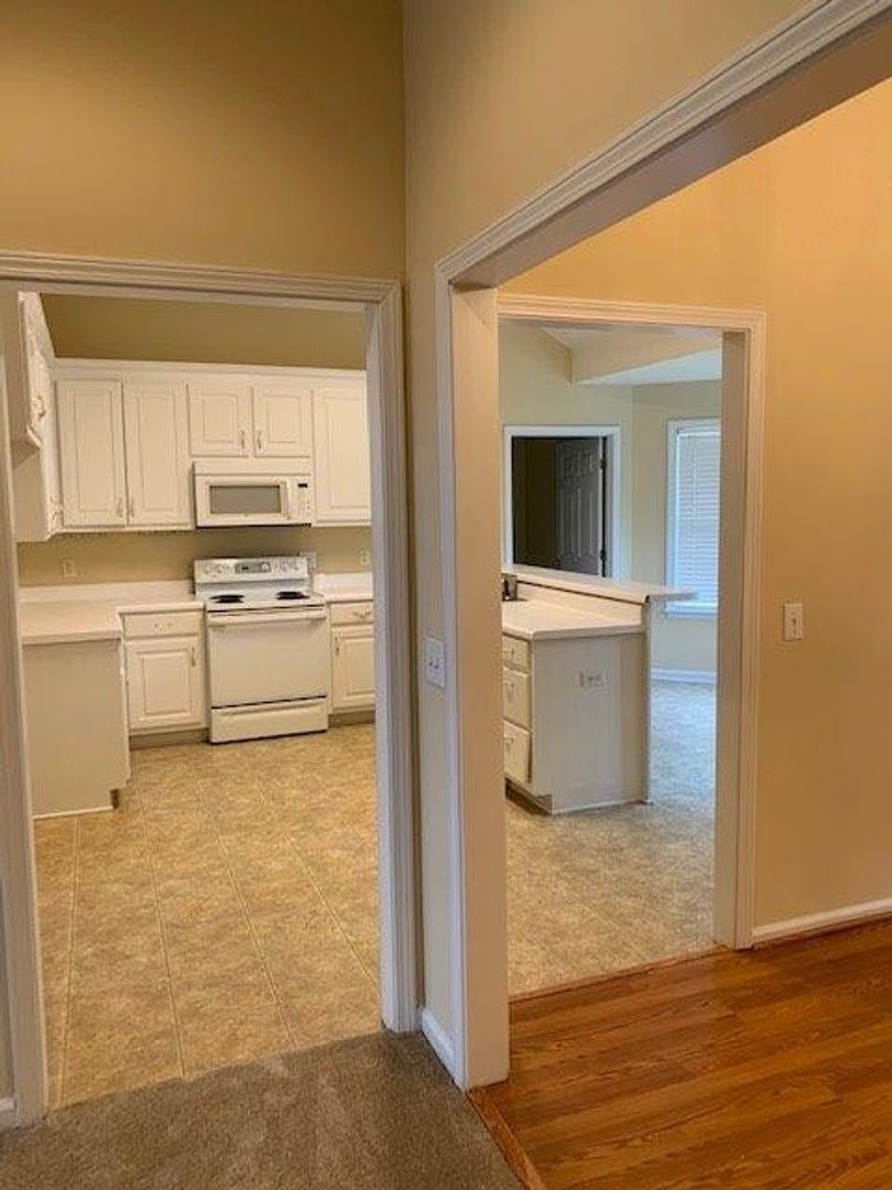Cozy 3 Bed 2 Bath House! Available Now! – photo 3