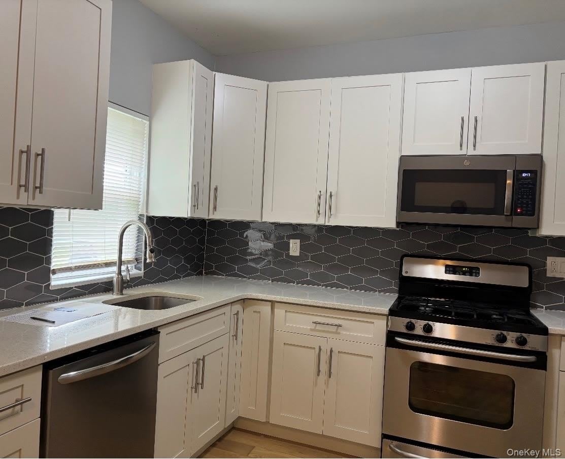 980 Thomas Place – photo 2