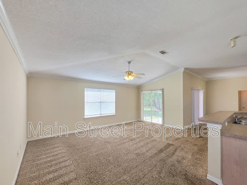 1057 Freeboard Boulevard – photo 5