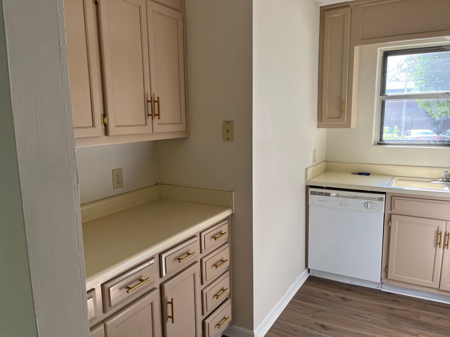 Freshly Renovated 2-Bedroom Unit! – photo 5