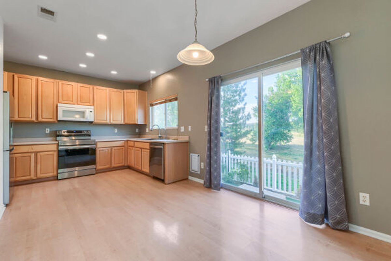 Low-Maintenance 3 BED/3 BATH Cherrywood Park Home that Backs to Greenway – photo 4