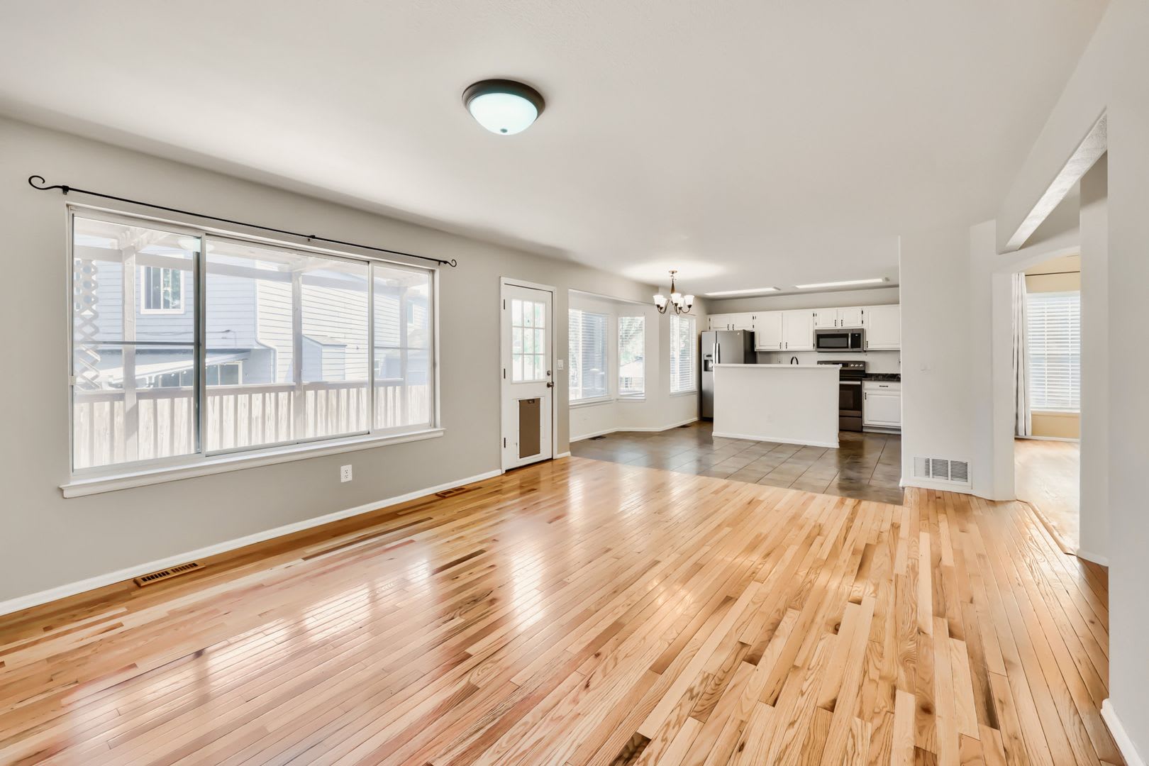 Evolve Real Estate: Meticulous Executive 4 Bedroom Up Plus Finished Basement Apartment Available NOW! – photo 5