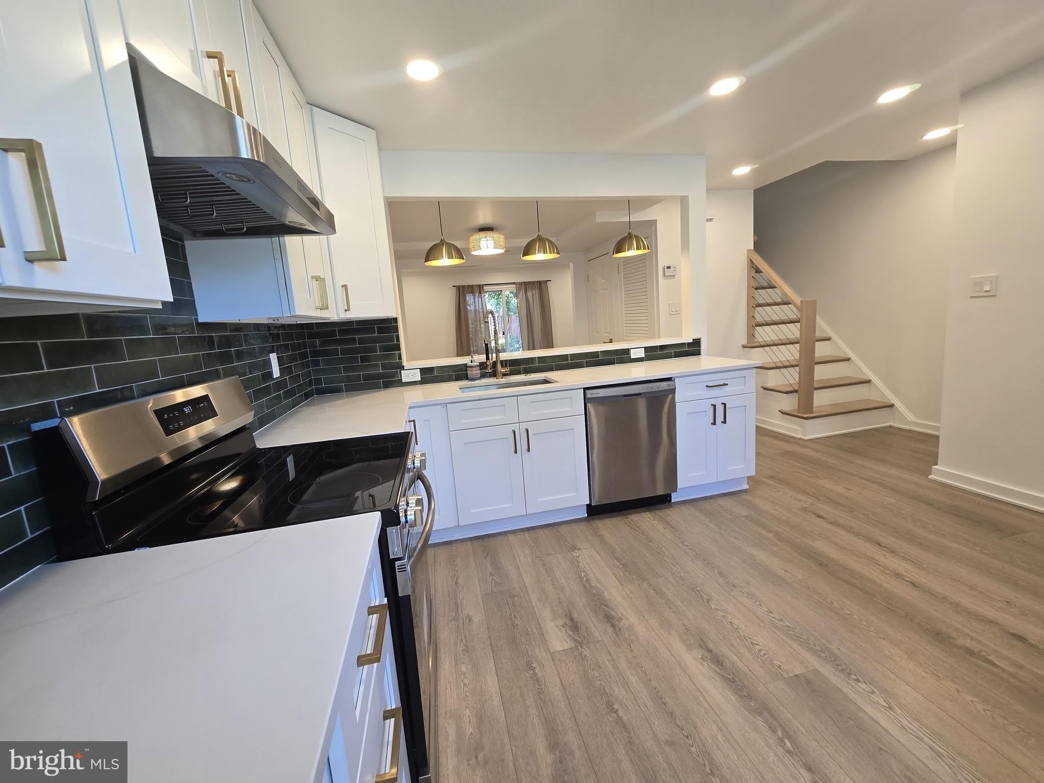 8760 STONERIDGE Drive – photo 2
