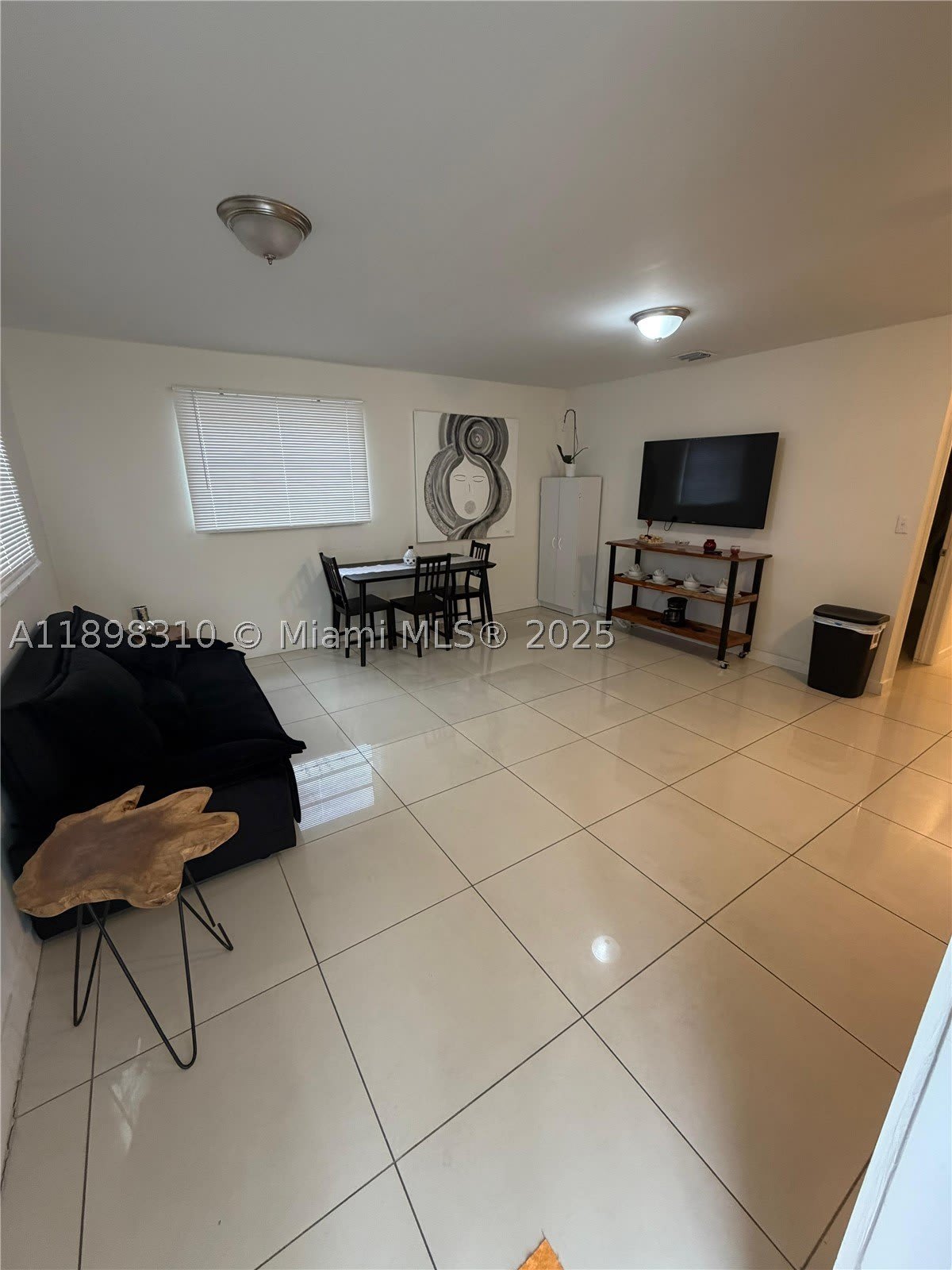 1132 NW 38th St – photo 2
