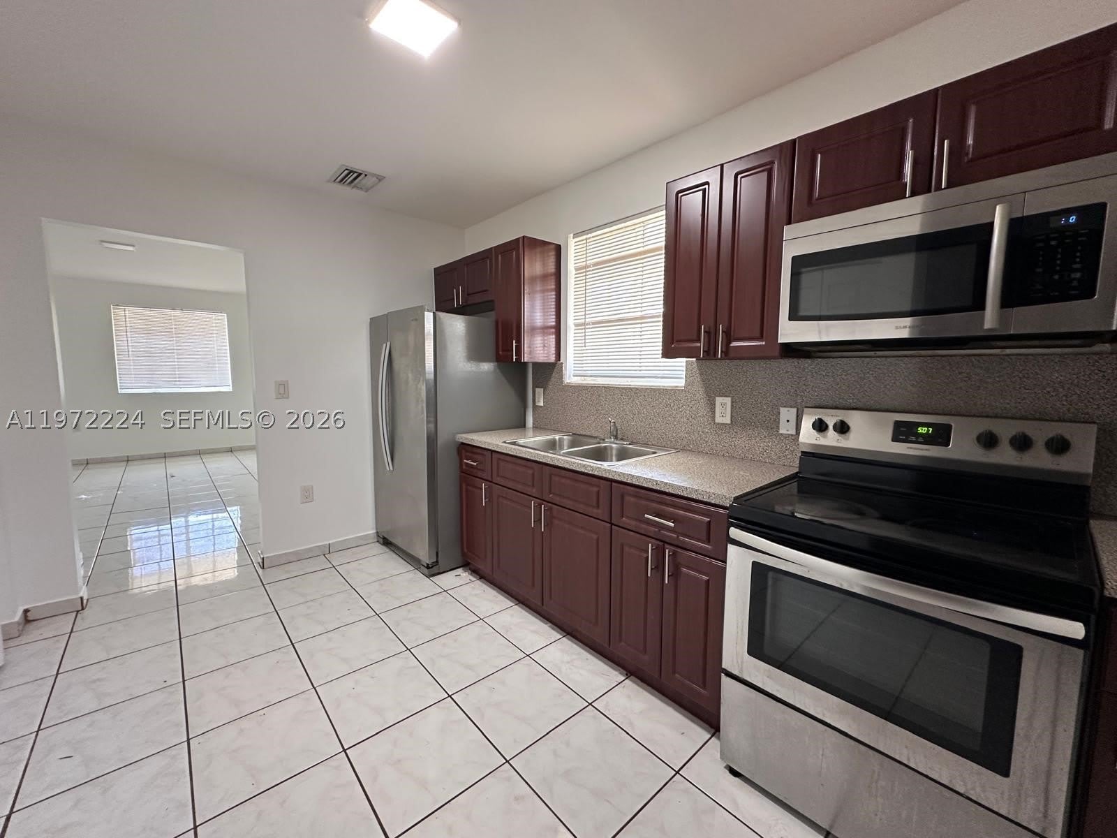 1209 NE 136th Ter – photo 4