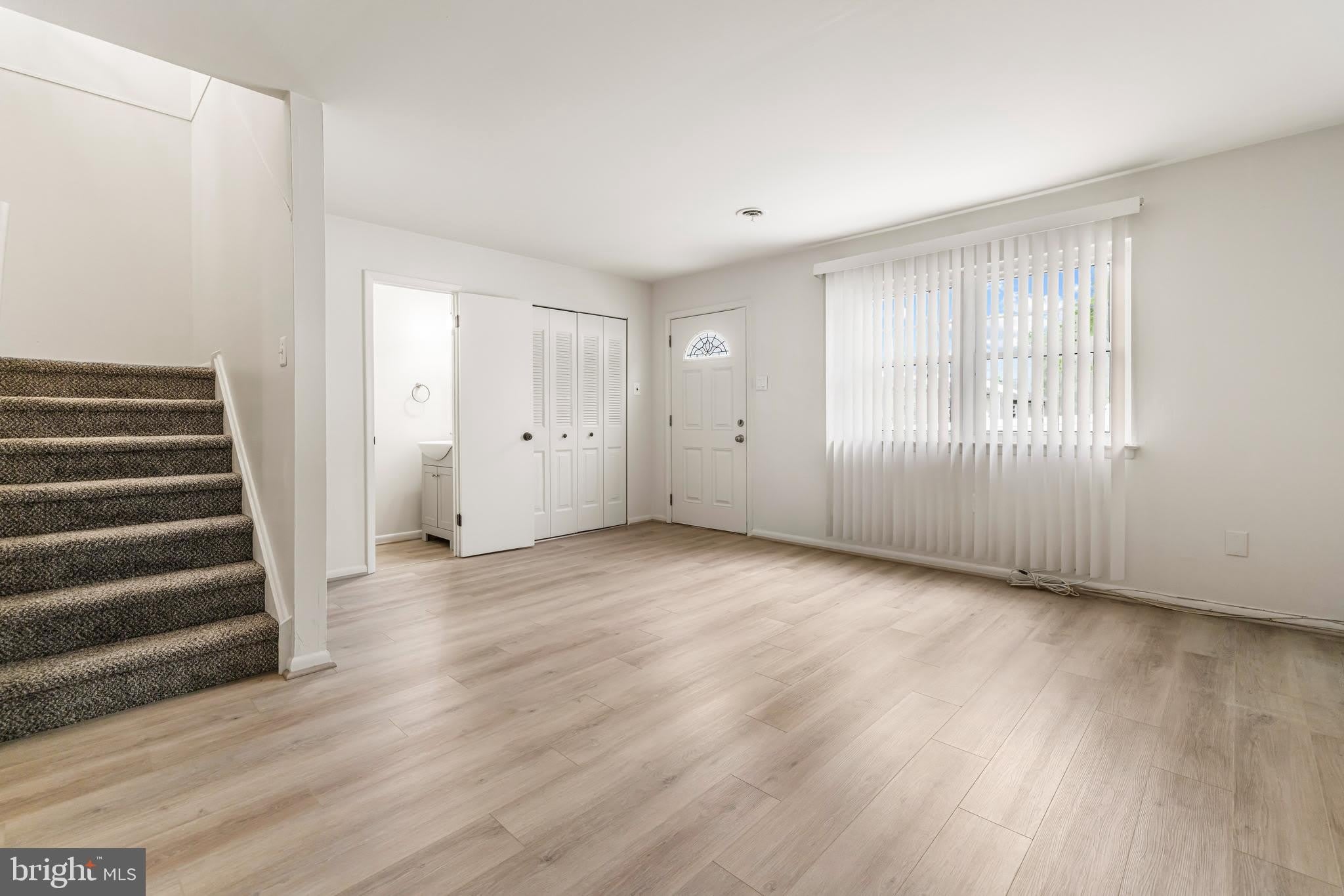 515 N YORK Road – photo 2
