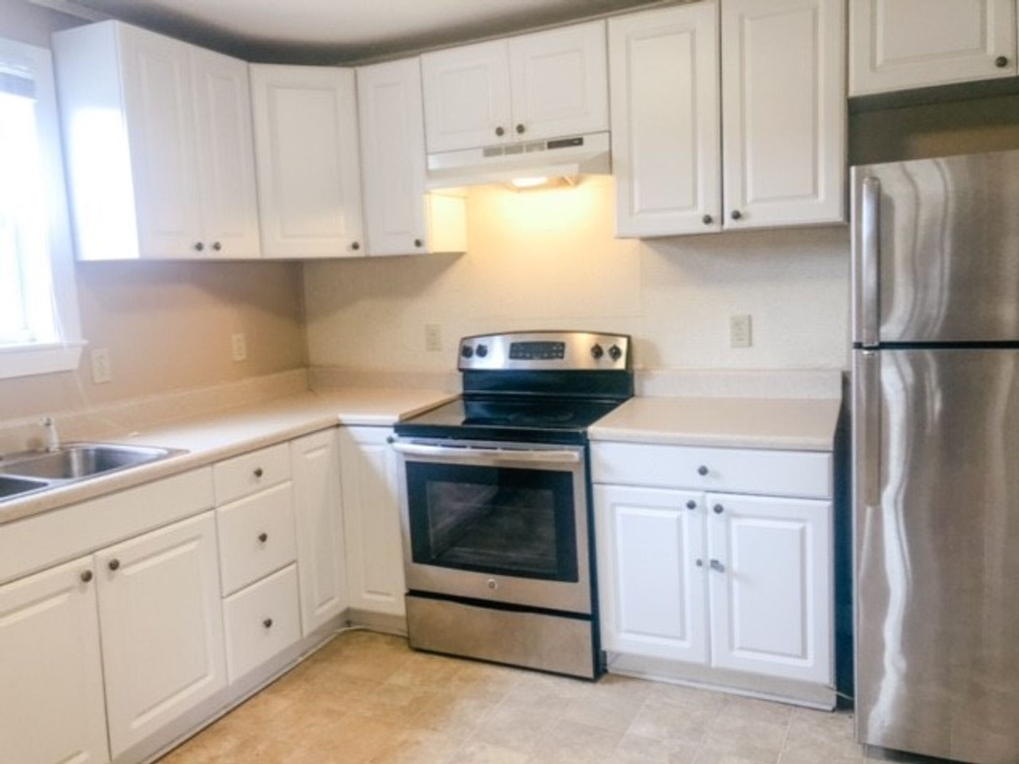 Beautiful 1 bedroom, 1 bath farmhouse with BONUS ROOM – photo 2