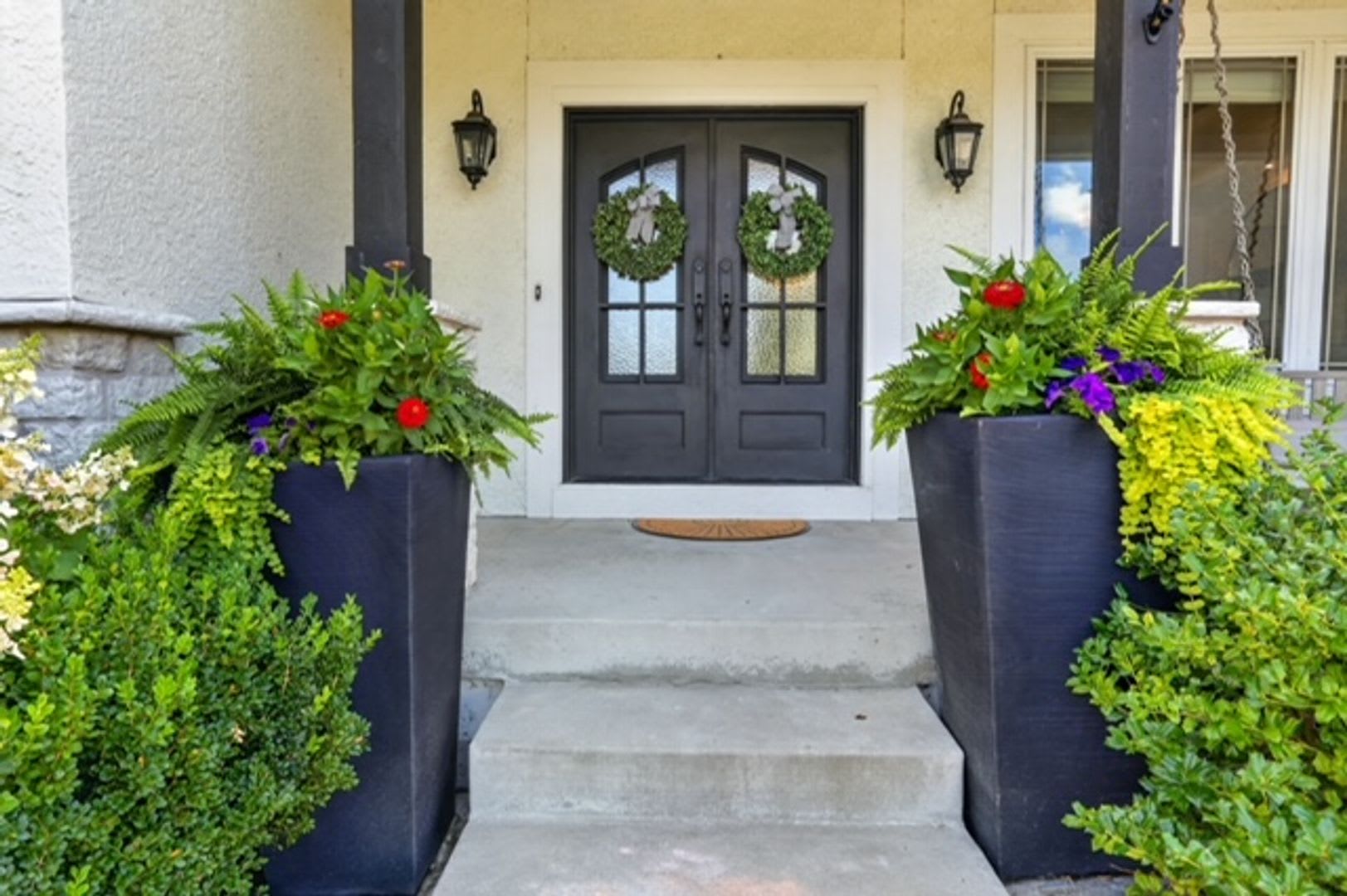 Luxury 5 Bed 4 5 Bath Home Flexible Leasing Options 3 Month Long Term Lease Options Fully Furnished – photo 2