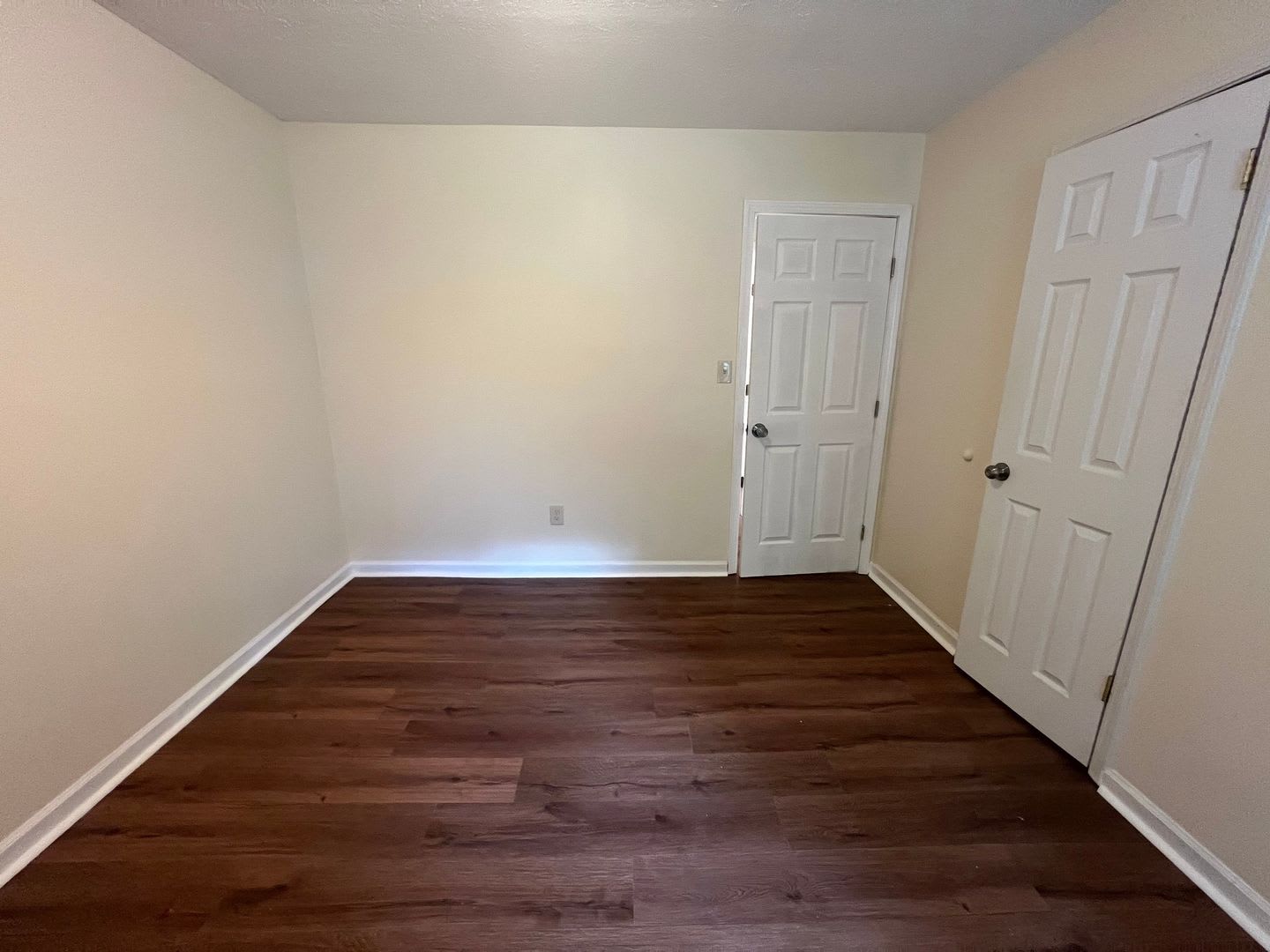 Room In 3 Bedroom Home At Hillsboro Rd Sw – photo 3