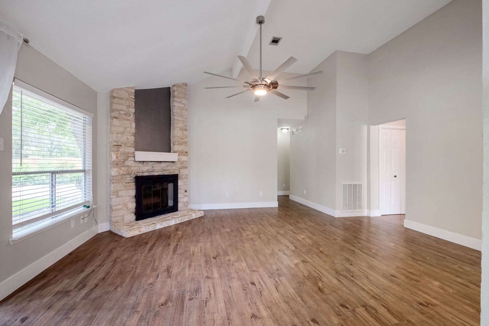 4 Bedroom, 2 Bath Home w/ Converted Garage in North Austin – photo 4