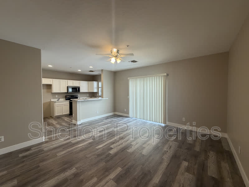 15818 N 25Th St Unit 110 – photo 3